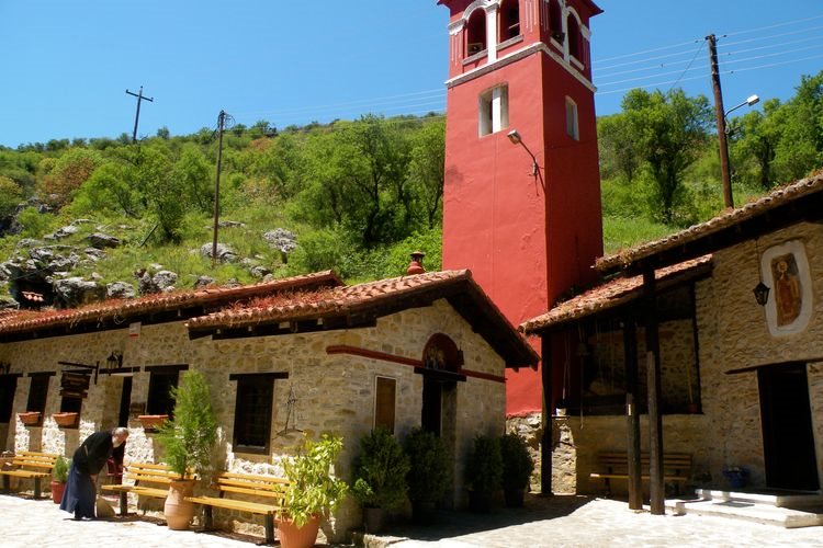 КОСТУР-ПЕШТЕРАТА НА ЗМЕЈОТ- СВ.АХИЛ