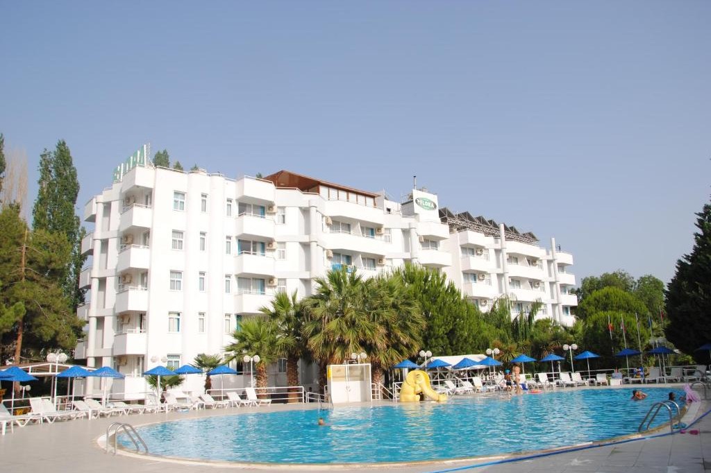 FLORA SUITES SUMMER 2026