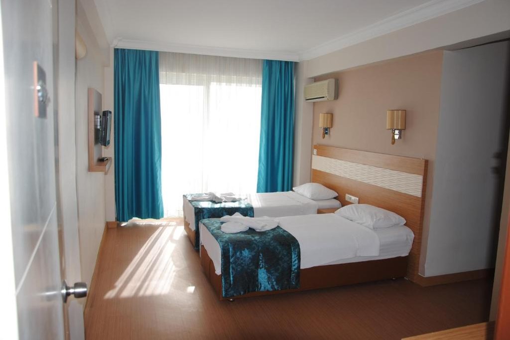 FLORA SUITES SUMMER 2026