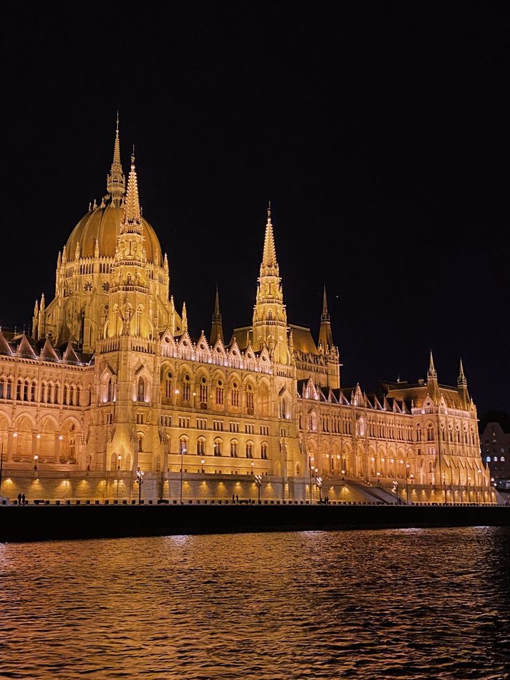 БУДИМПЕШТА ЗА ВЕЛИГДЕН